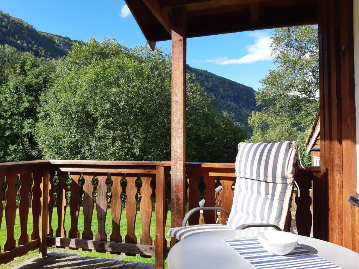 Eidsdal Camping Og Feriehus Екстериор снимка
