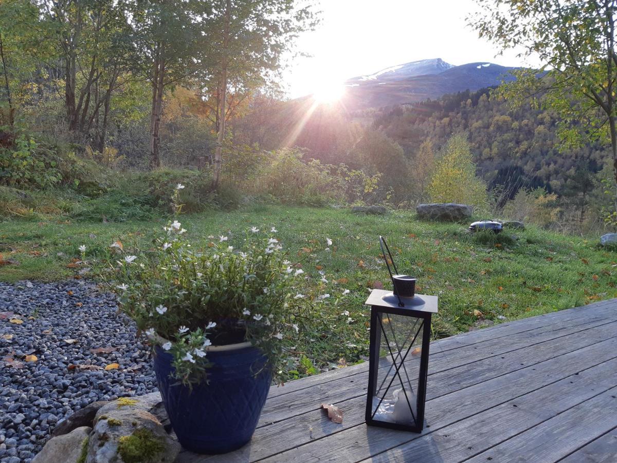 Eidsdal Camping Og Feriehus Екстериор снимка