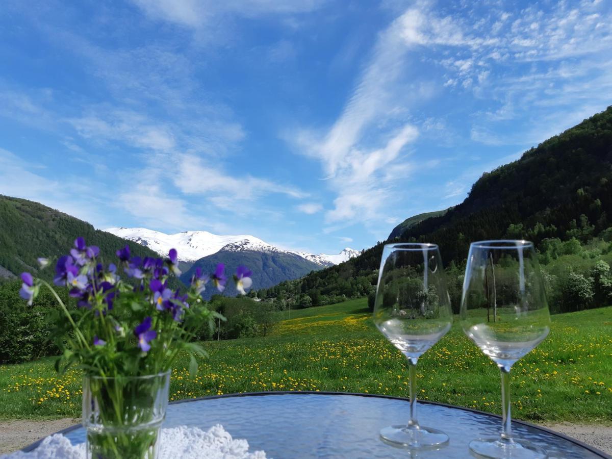 Eidsdal Camping Og Feriehus Екстериор снимка
