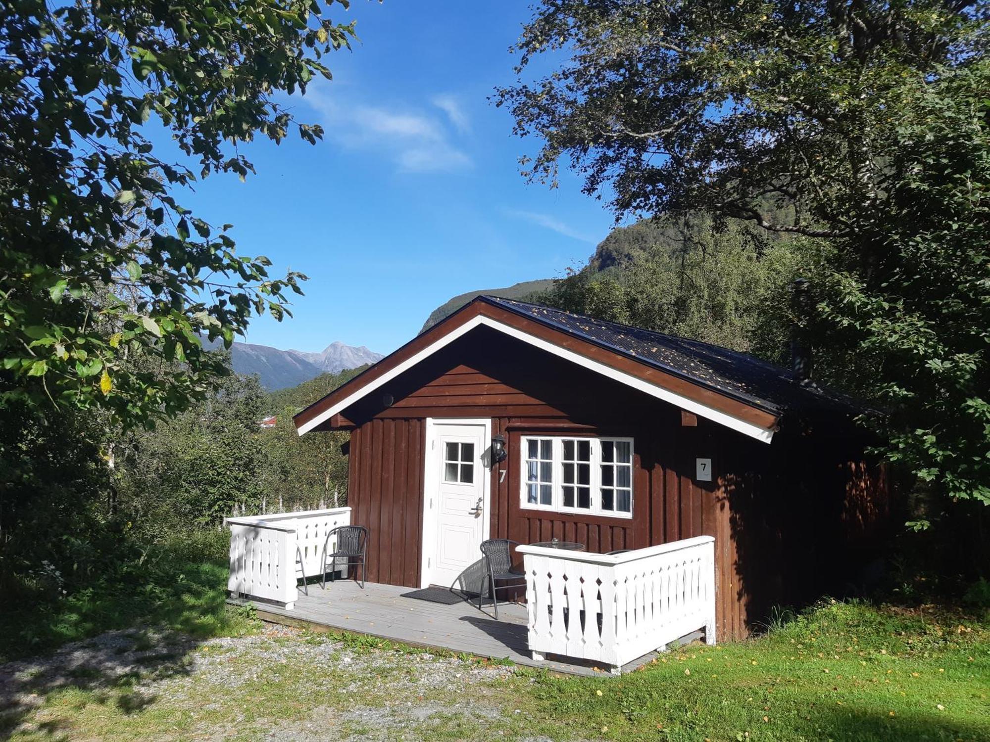 Eidsdal Camping Og Feriehus Екстериор снимка