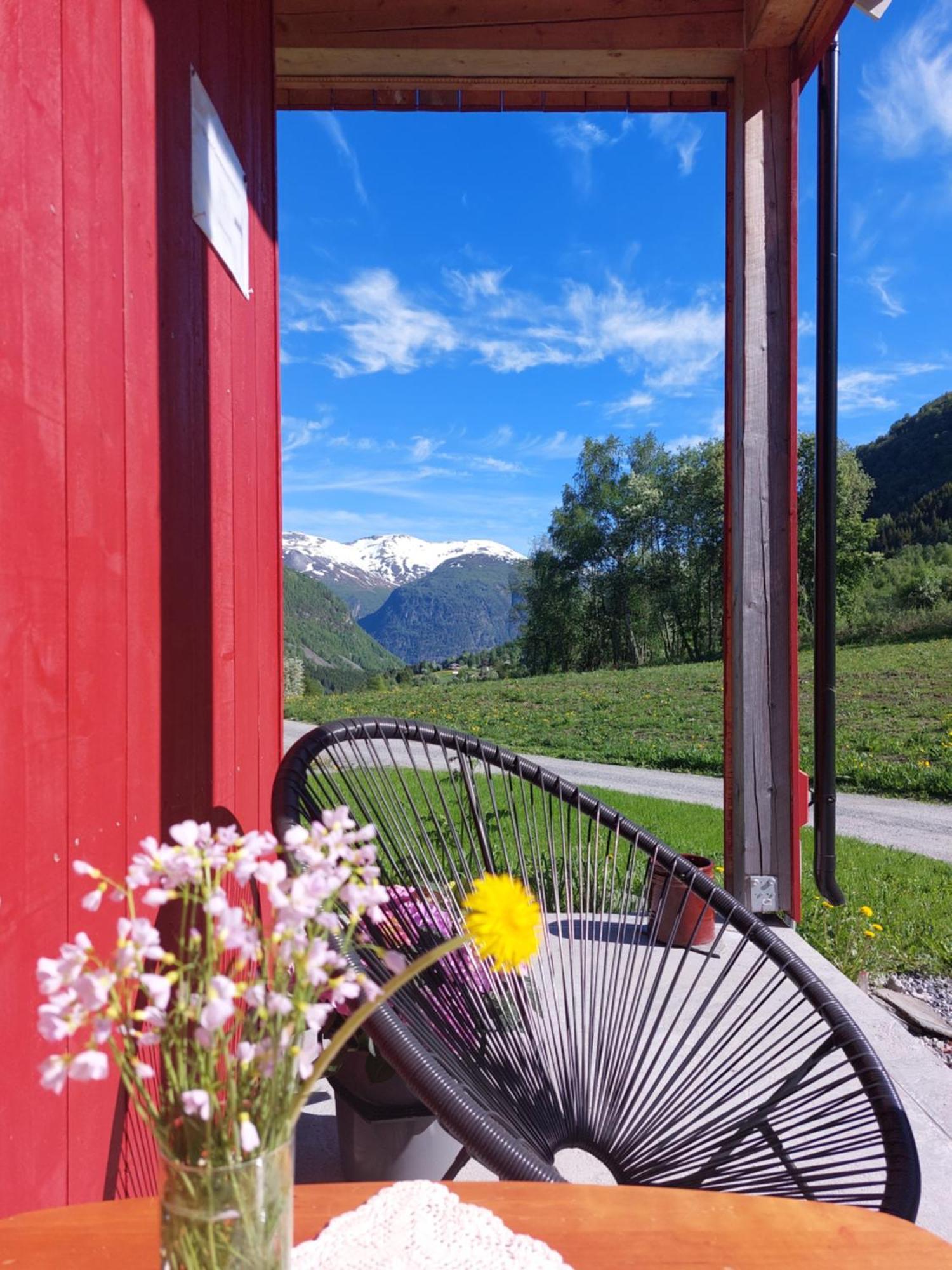 Eidsdal Camping Og Feriehus Екстериор снимка