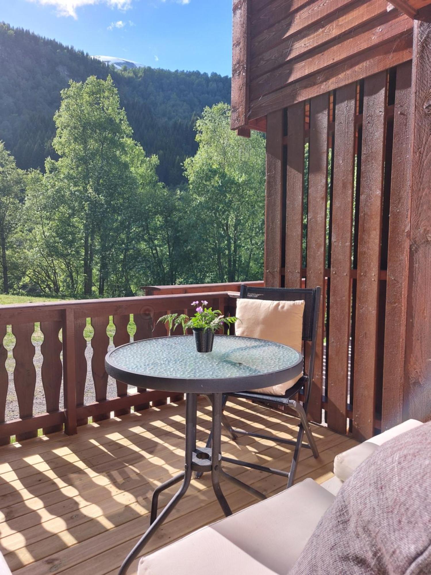 Eidsdal Camping Og Feriehus Екстериор снимка