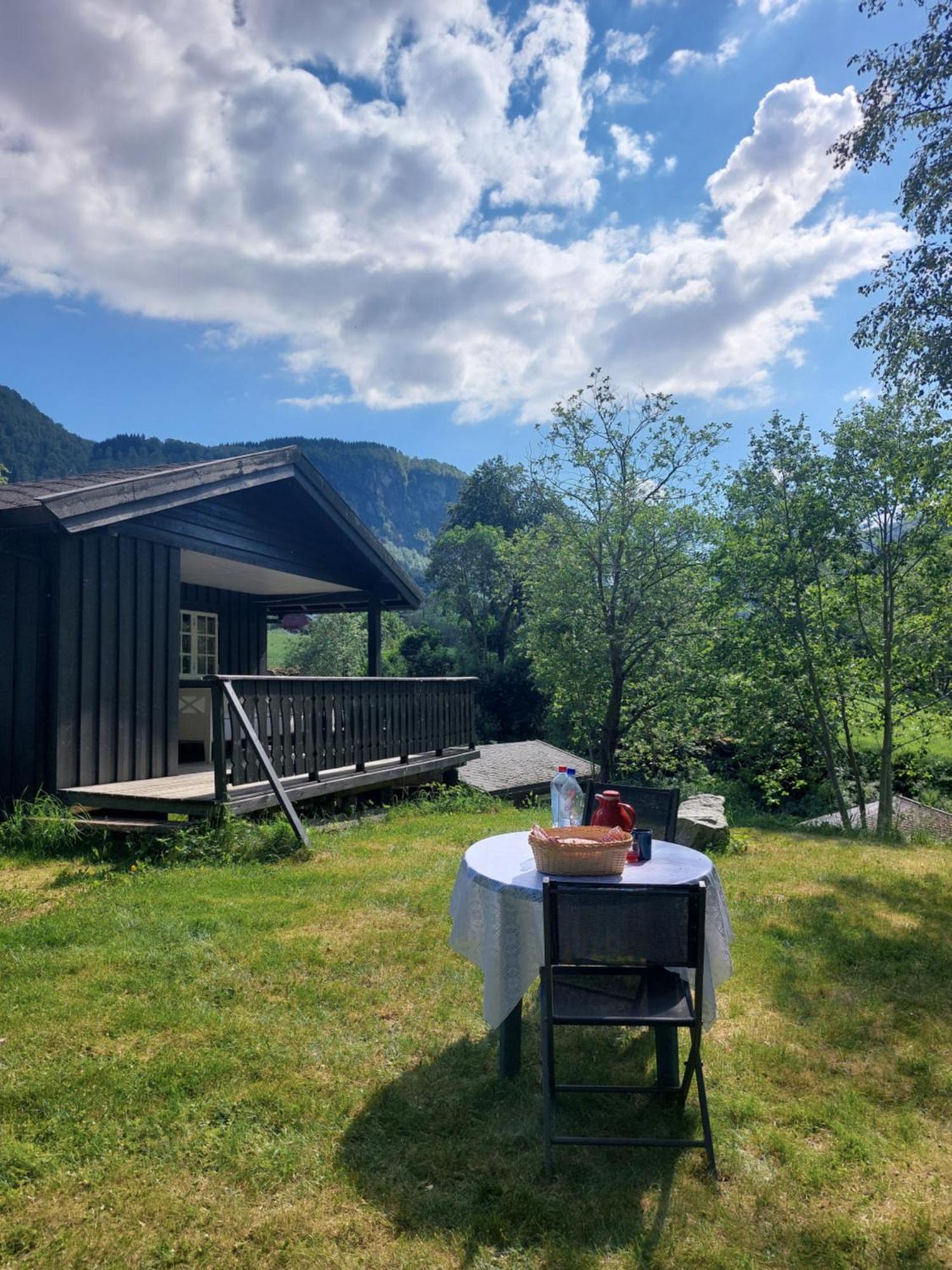 Eidsdal Camping Og Feriehus Екстериор снимка