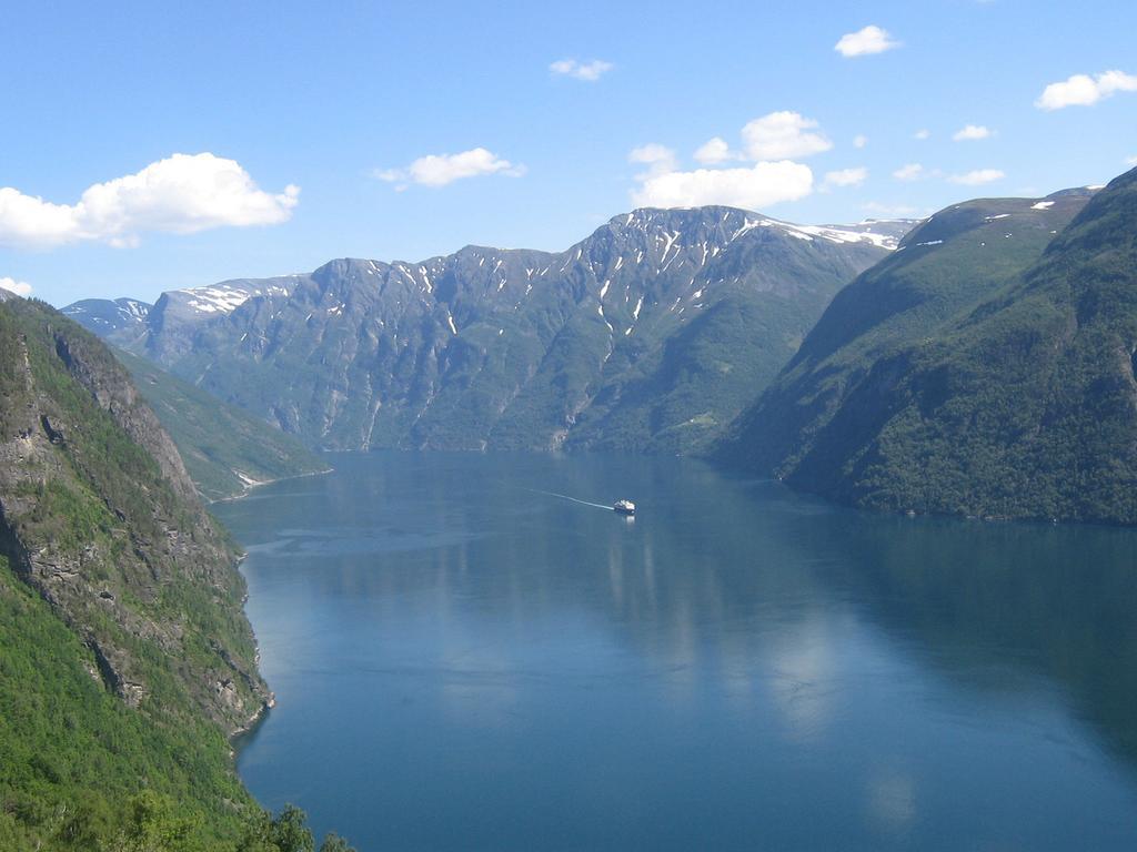 Eidsdal Camping Og Feriehus Екстериор снимка